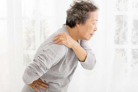 Osteoporosis adalah kelainan tulang berupa